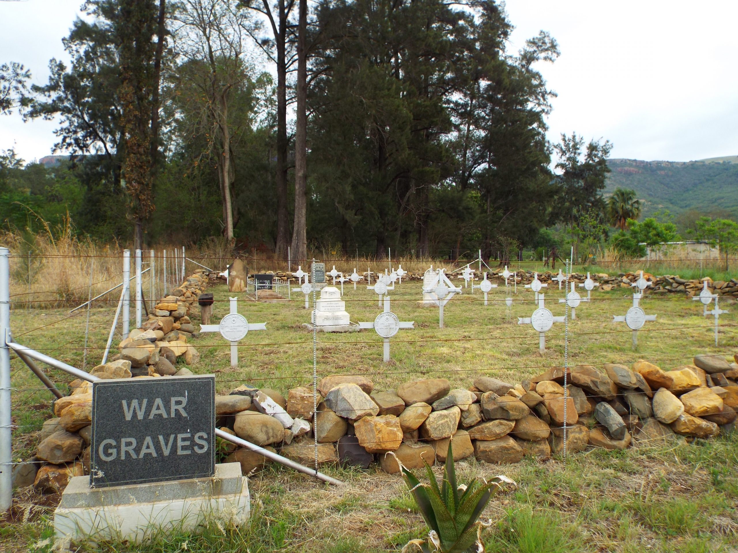 War Graves - There are Anglo Boer War Graves that can be visited in Waterval Onder, Waterval Boven, Machadodorp at Helvitia and Airlie.