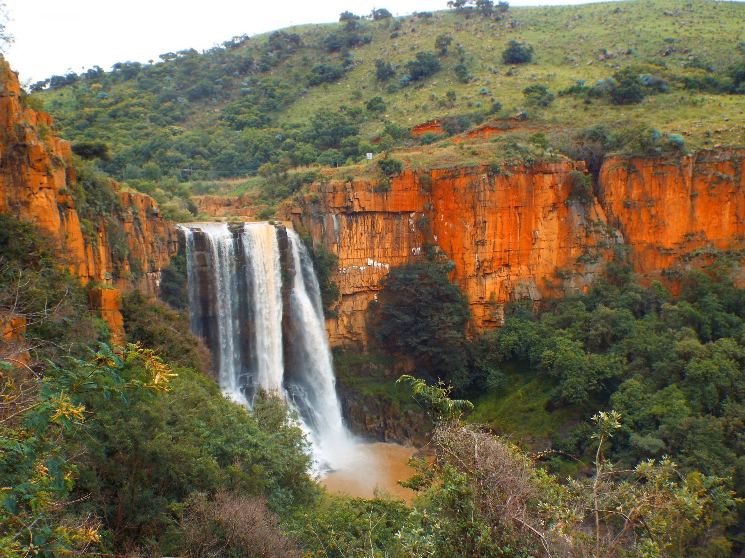 The Elands Falls - One of the highest falls in Mpumalanga. With it's unique split and 70m plummet it rivals the the Lisbon Falls (90m SA's highest Falls). A definite must see!